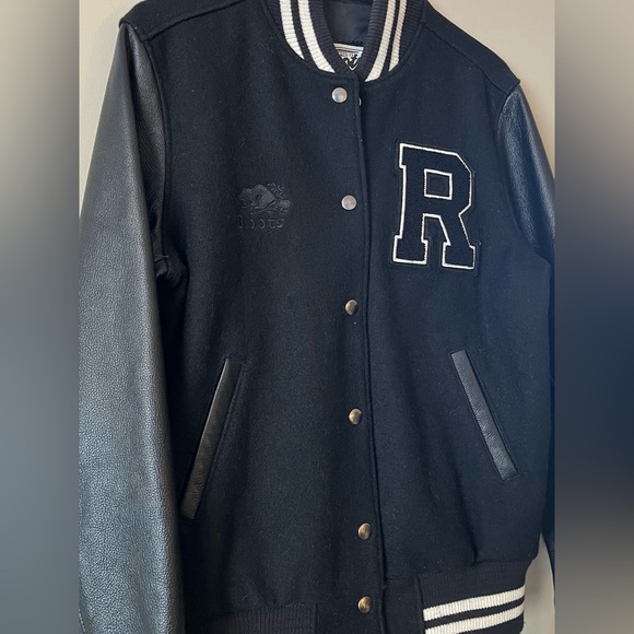 SOLD * Roots Black Varsity Jacket with Leather Sleeves Women’s Size 10 - Picture 2 of 8